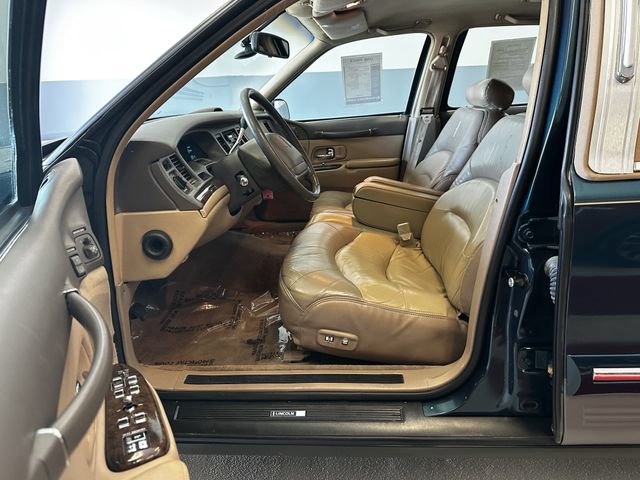 Used 1997 Lincoln Town Car Signature RWD image 19