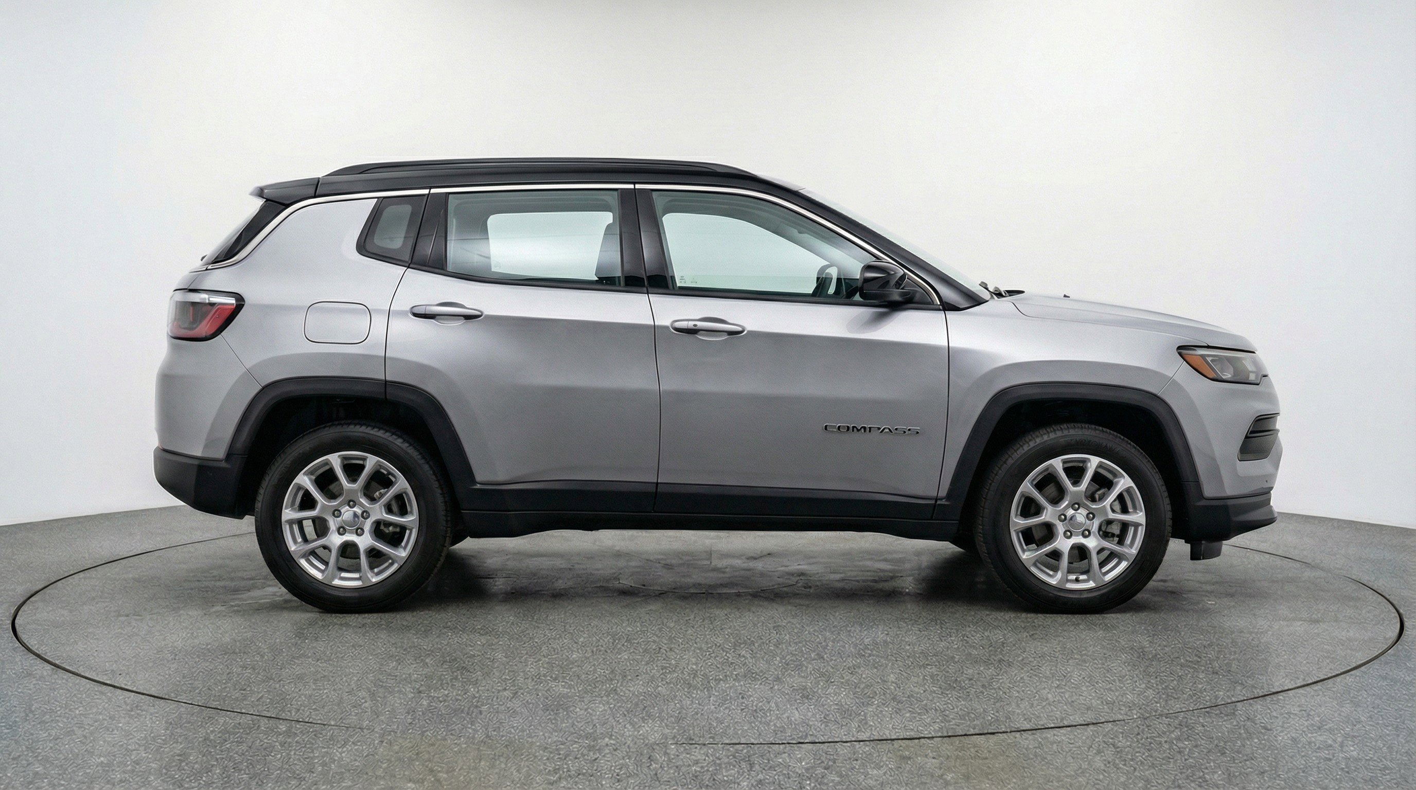 Used 2025 Jeep Compass Limited AWD/4WD image 11