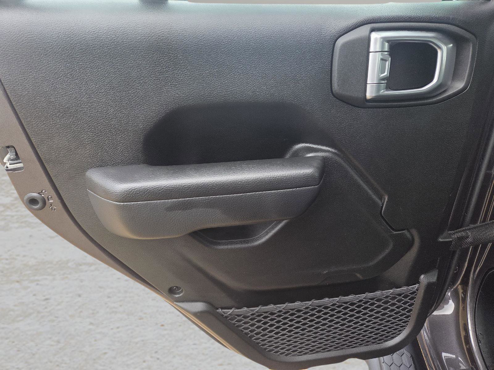 Used 2025 Jeep Wrangler Sport image 31