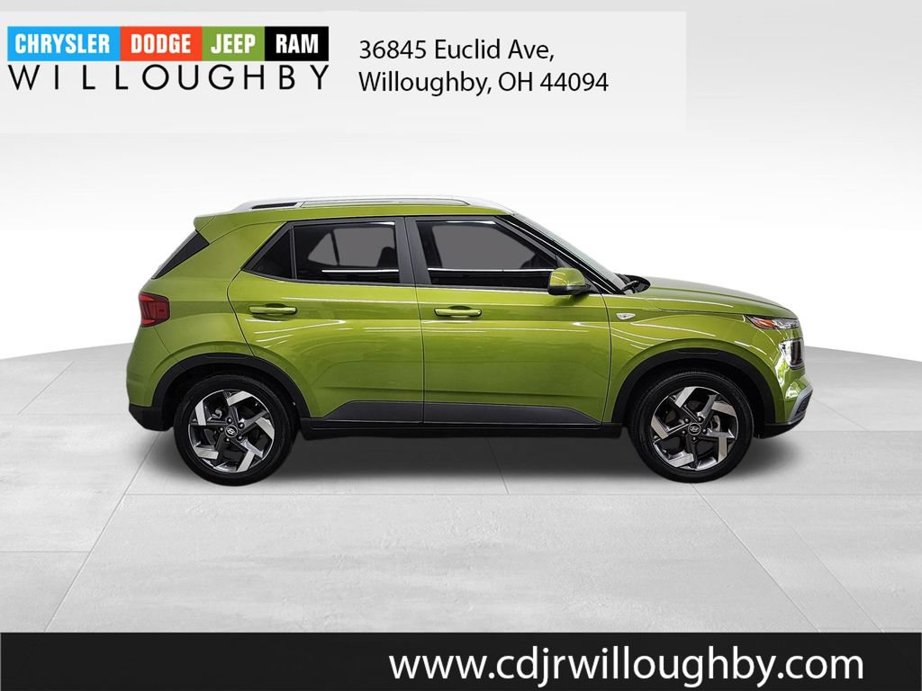 Used 2023 Hyundai Venue SEL w/ Cargo Package FWD image 4