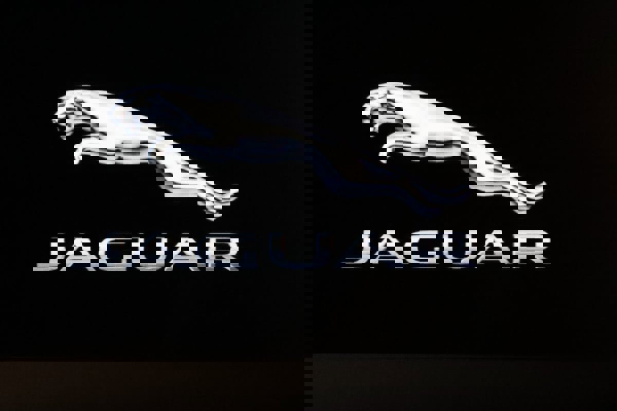 Used 2021 Jaguar F-TYPE R-Dynamic image 12