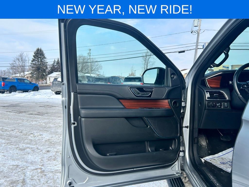Used 2024 Lincoln Navigator Premiere image 12