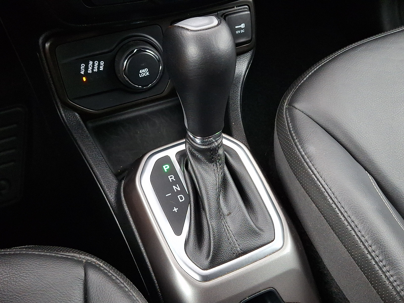 Certified 2019 Jeep Renegade Limited w/ UConnect 8.4 Nav Group AWD/4WD image 16