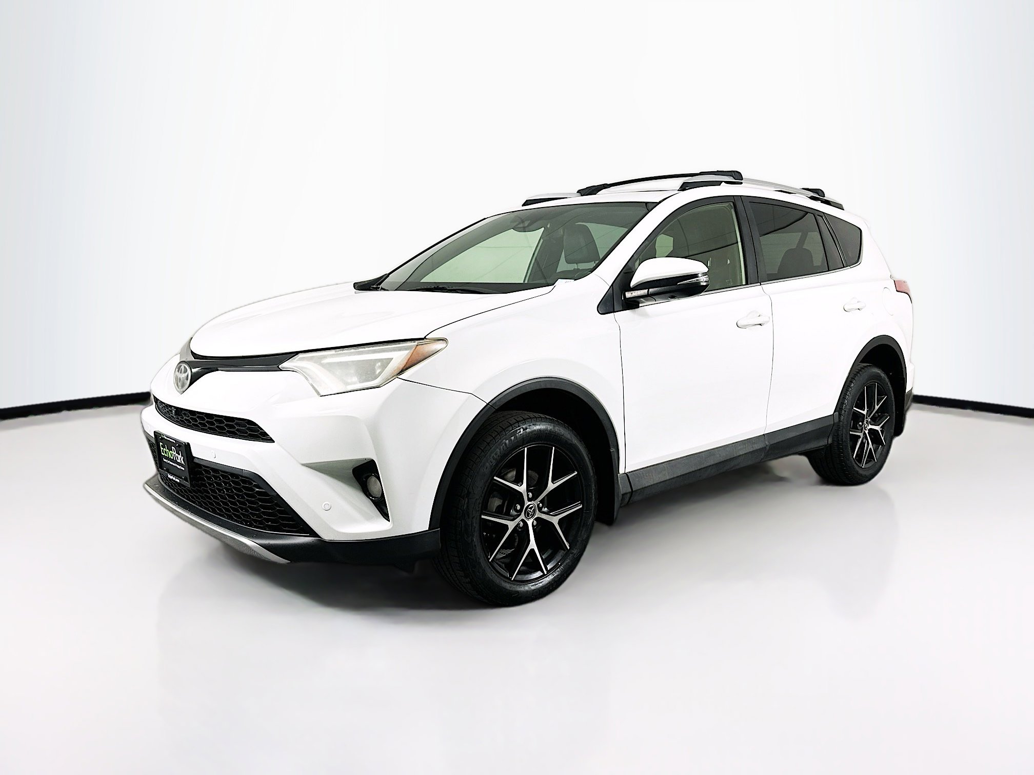 Used 2016 Toyota RAV4 SE image 3