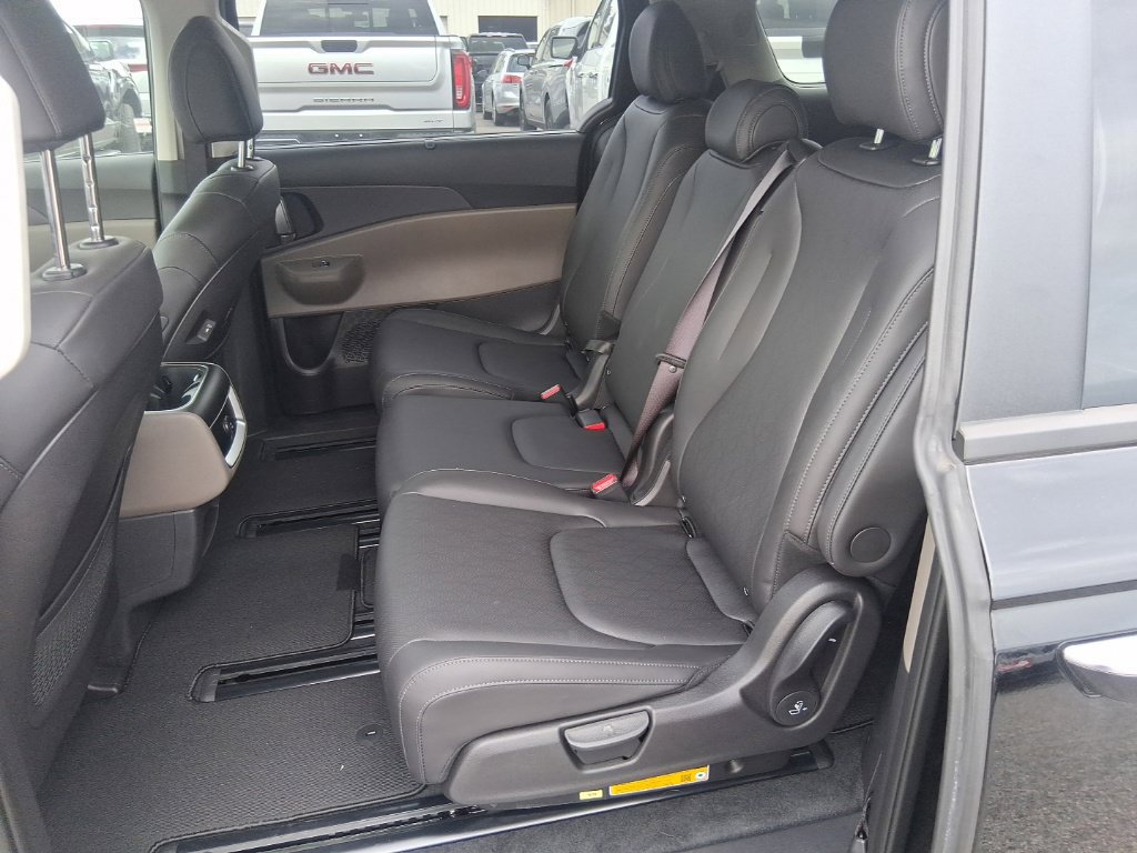 Certified 2026 Kia Carnival EX FWD image 16