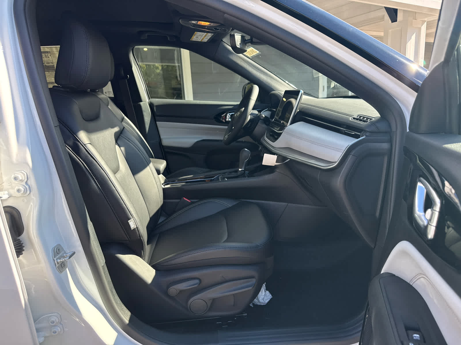 New 2026 Jeep Compass Limited w/ Sun, Sound & Navigation Group AWD/4WD image 16