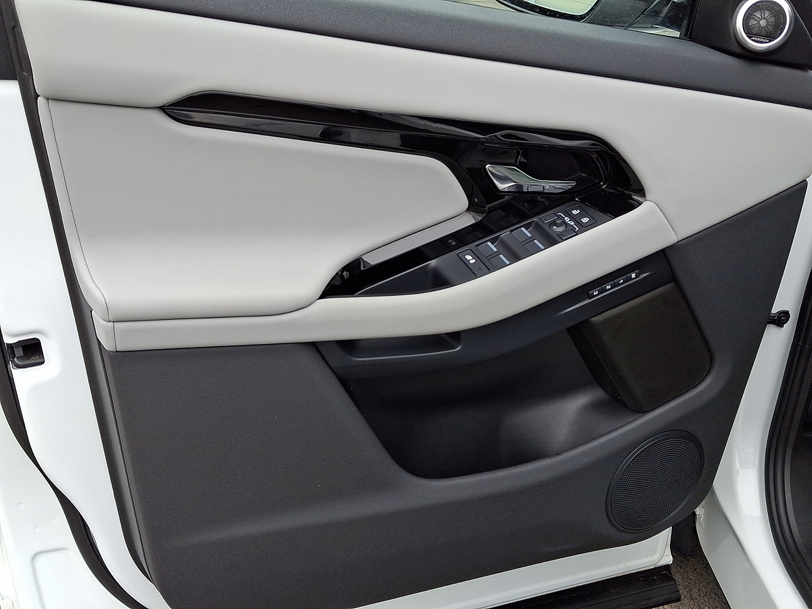 Used 2026 Land Rover Range Rover Evoque S AWD/4WD image 13