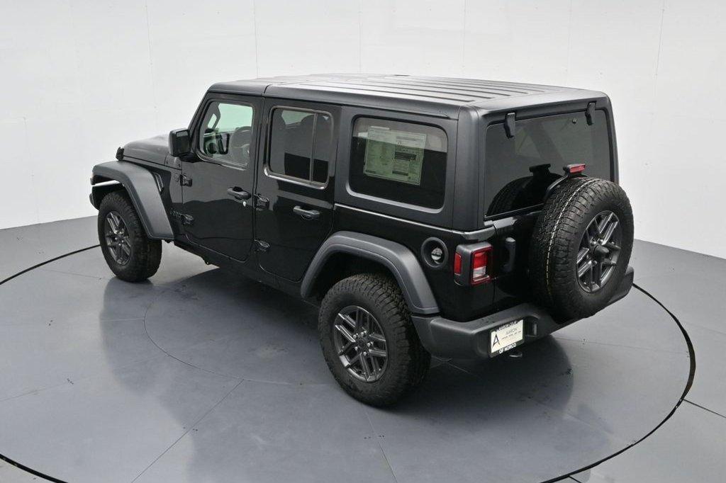 Used 2024 Jeep Wrangler Unlimited Sport AWD/4WD image 19