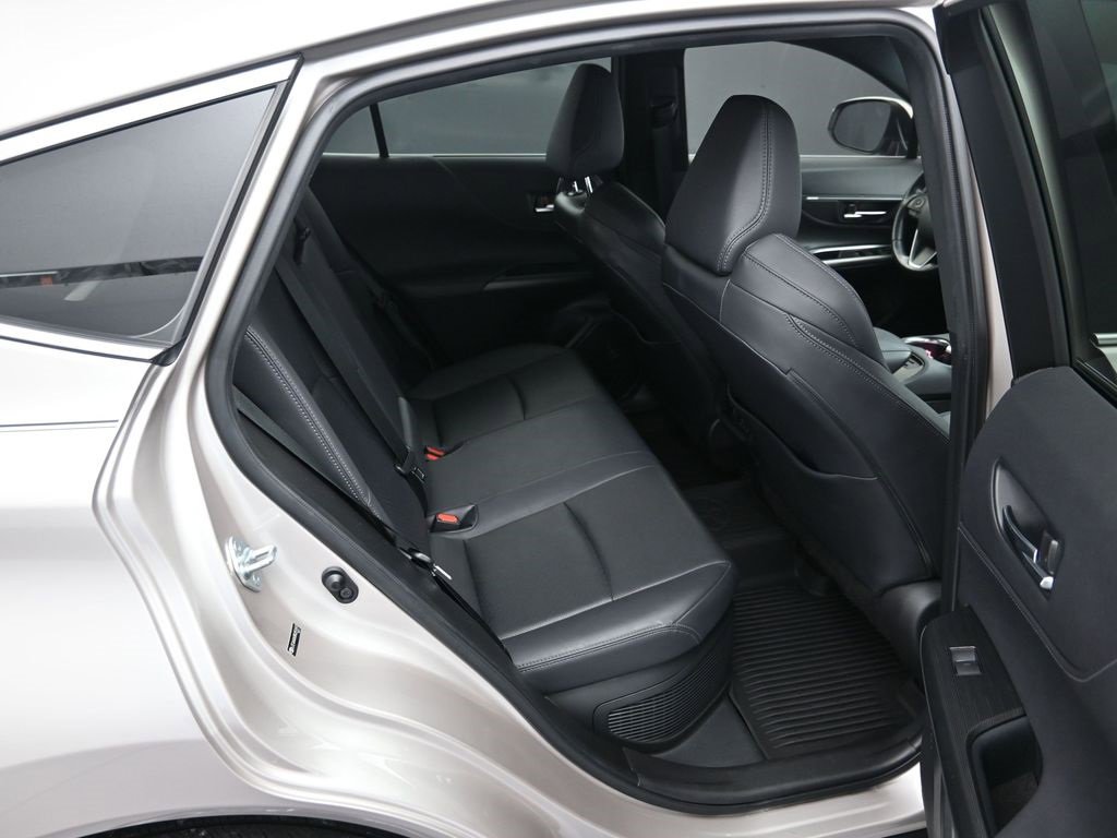 Used 2021 Toyota Venza Limited image 24