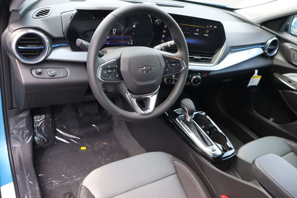 New 2026 Chevrolet Trax LT w/ Midnight Edition FWD image 6