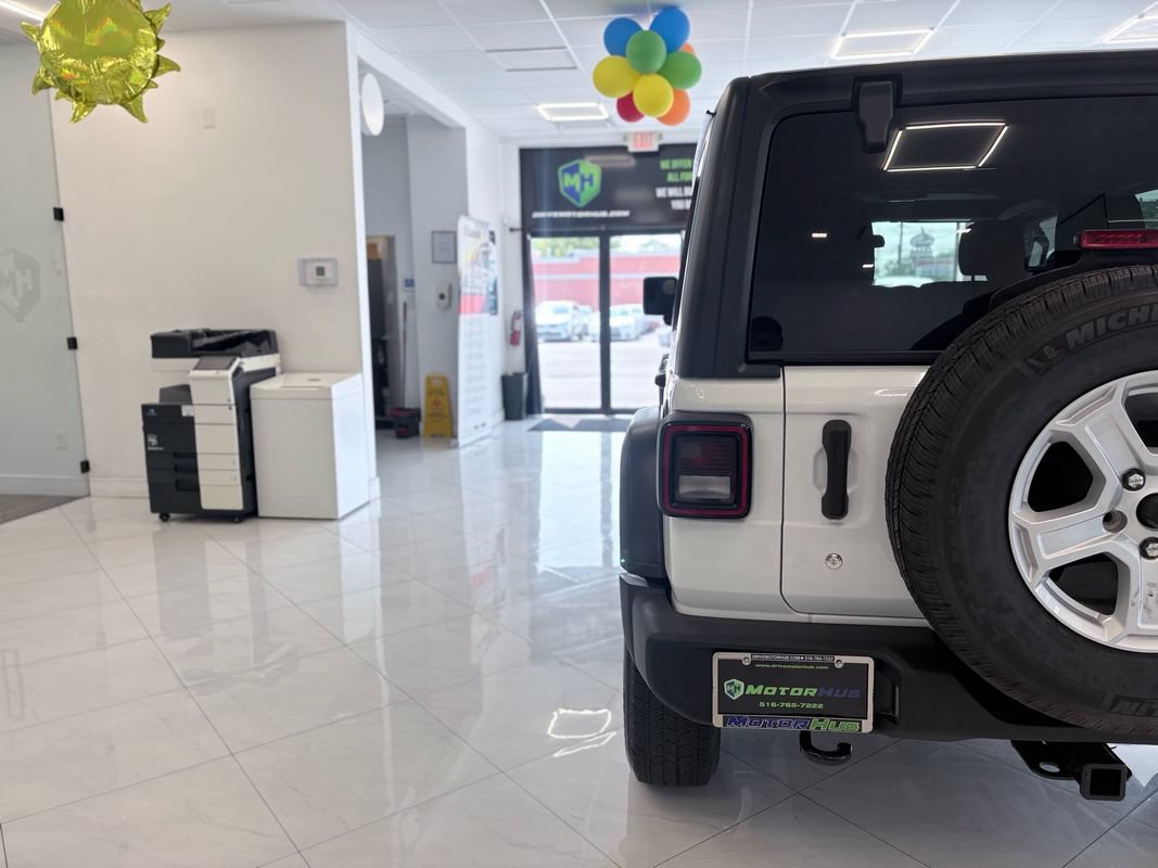 Used 2018 Jeep Wrangler Unlimited Sport S AWD/4WD image 13