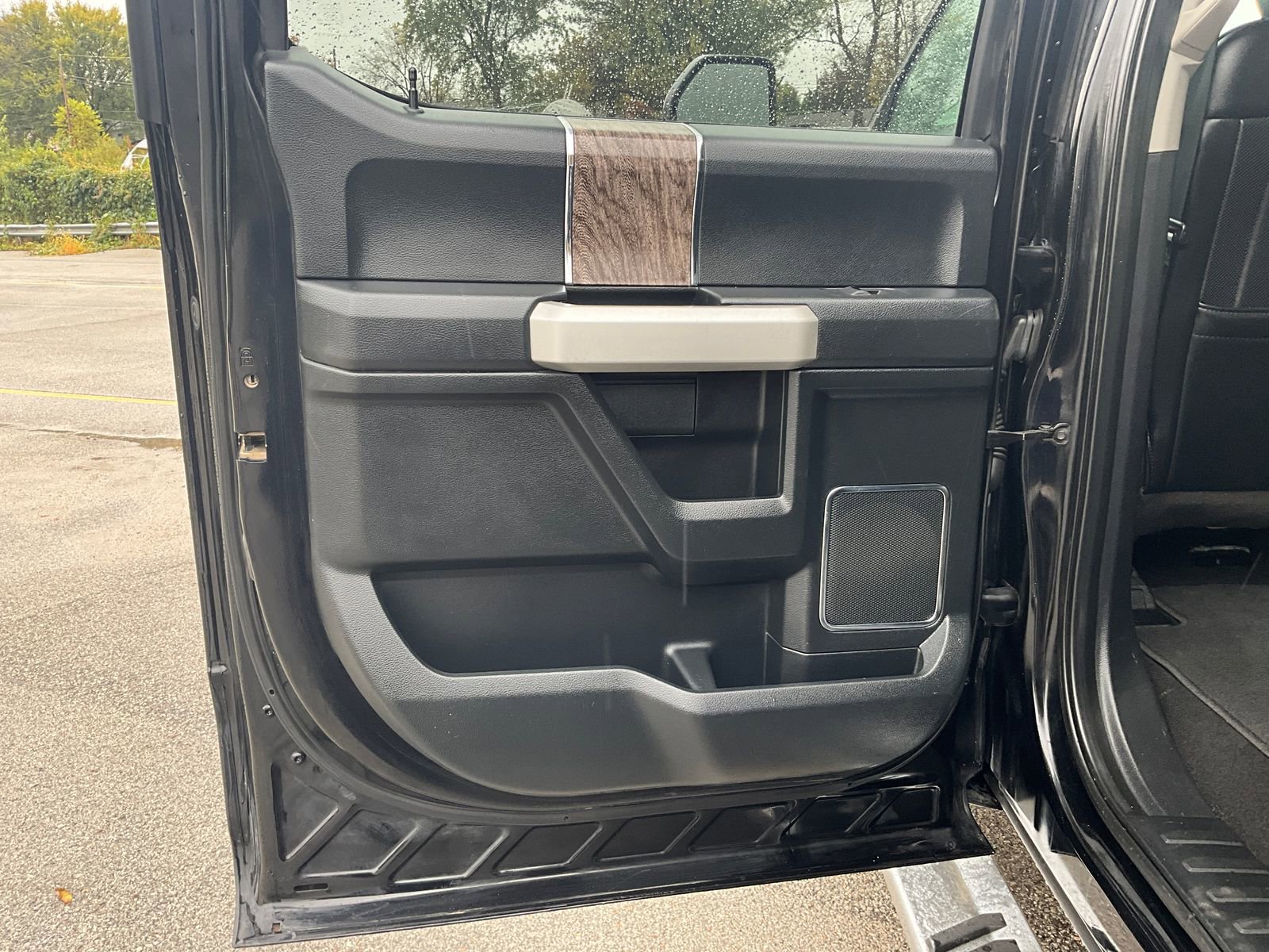 Used 2019 Ford F250 Lariat w/ Chrome Package image 19