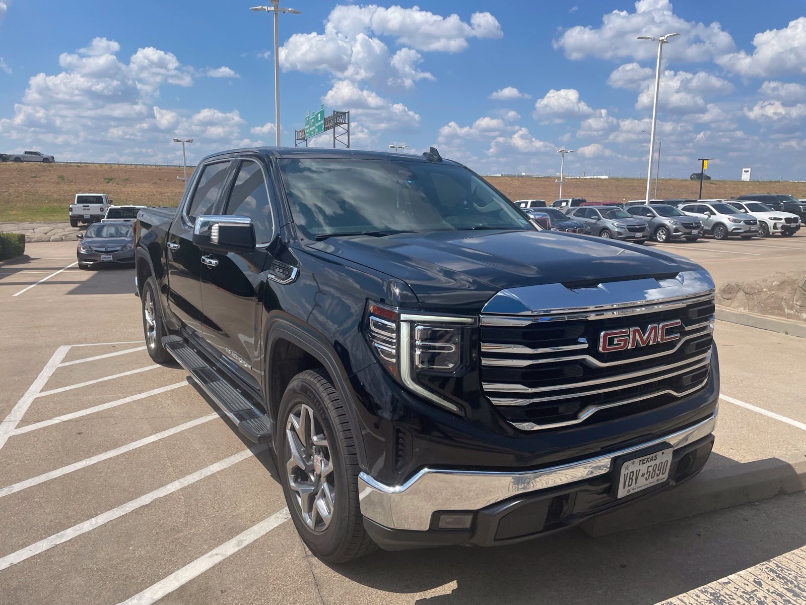 Used 2023 GMC Sierra 1500 SLT w/ SLT Premium Package AWD/4WD image 24