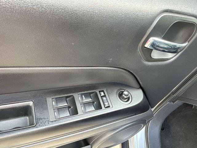 Used 2017 Jeep Patriot High Altitude AWD/4WD image 24