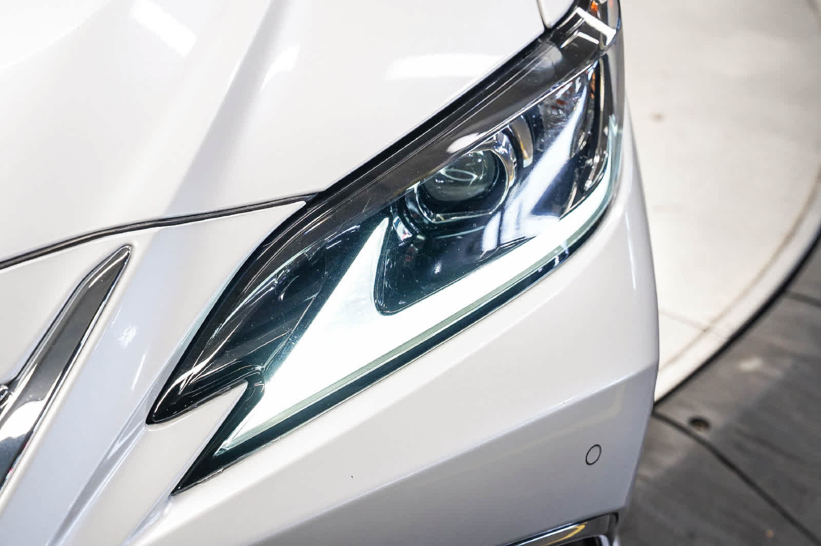 Used 2025 Lexus ES 300h w/ Premium Package FWD image 7