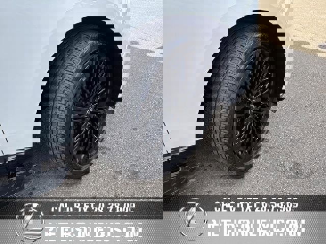 Used 2023 Land Rover Range Rover Long Wheelbase SE image 11