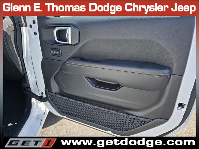 Certified 2025 Jeep Wrangler Sahara w/ Safety Group image 36