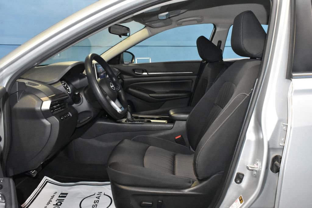 Used 2024 Nissan Altima 2.5 SV FWD image 6
