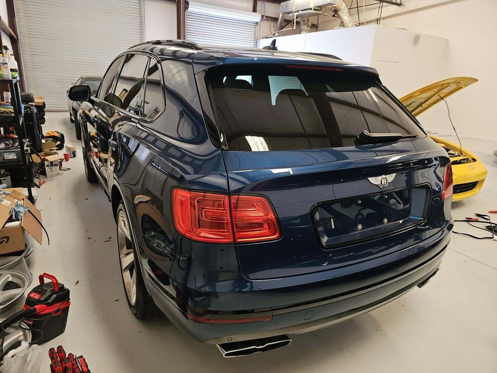 Used 2019 Bentley Bentayga image 4