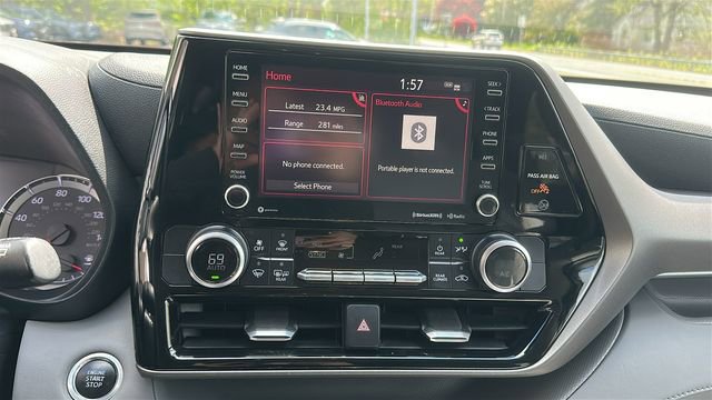 Used 2020 Toyota Highlander LE AWD/4WD image 10