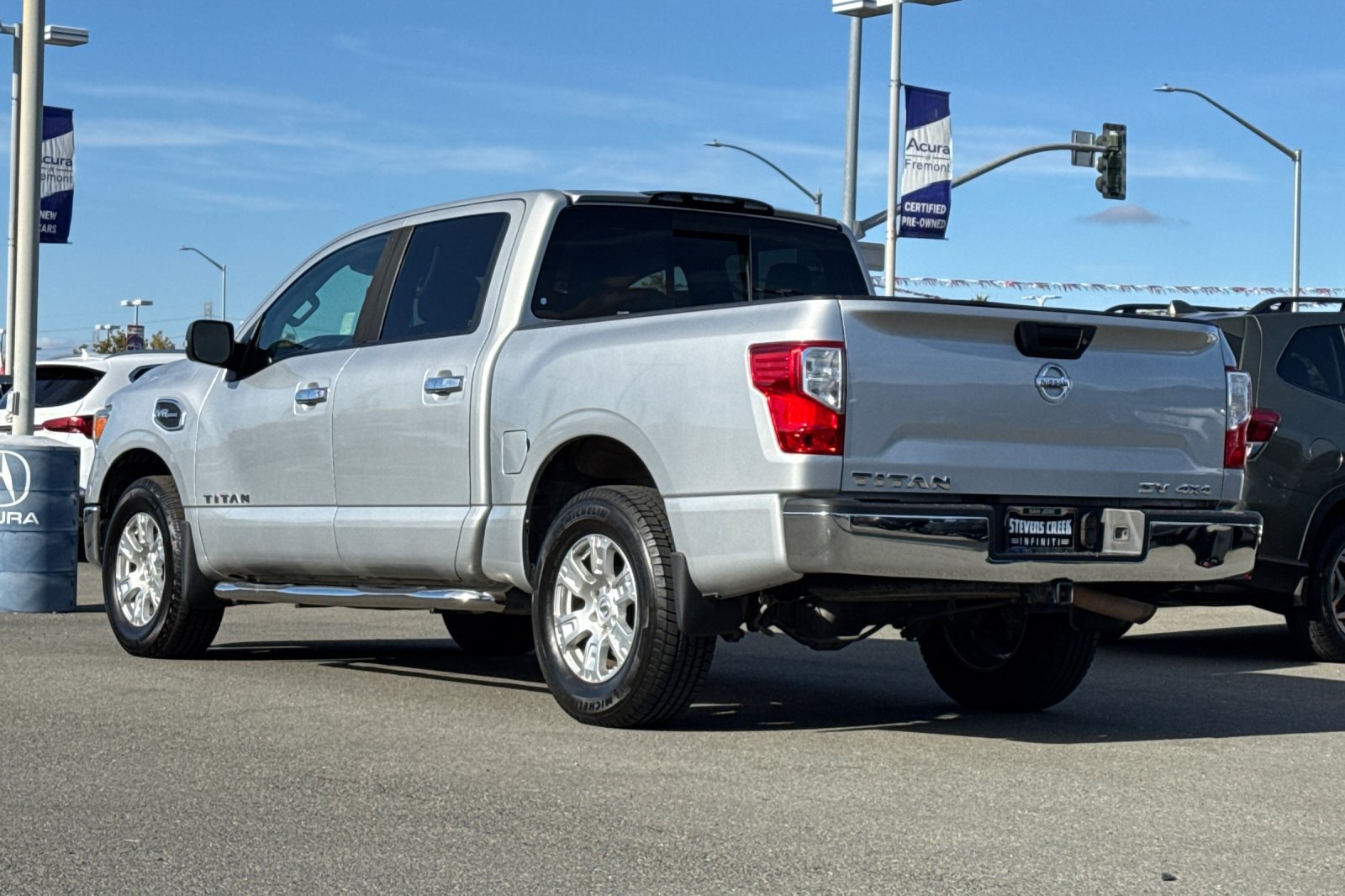 Used 2017 Nissan Titan SV AWD/4WD image 6