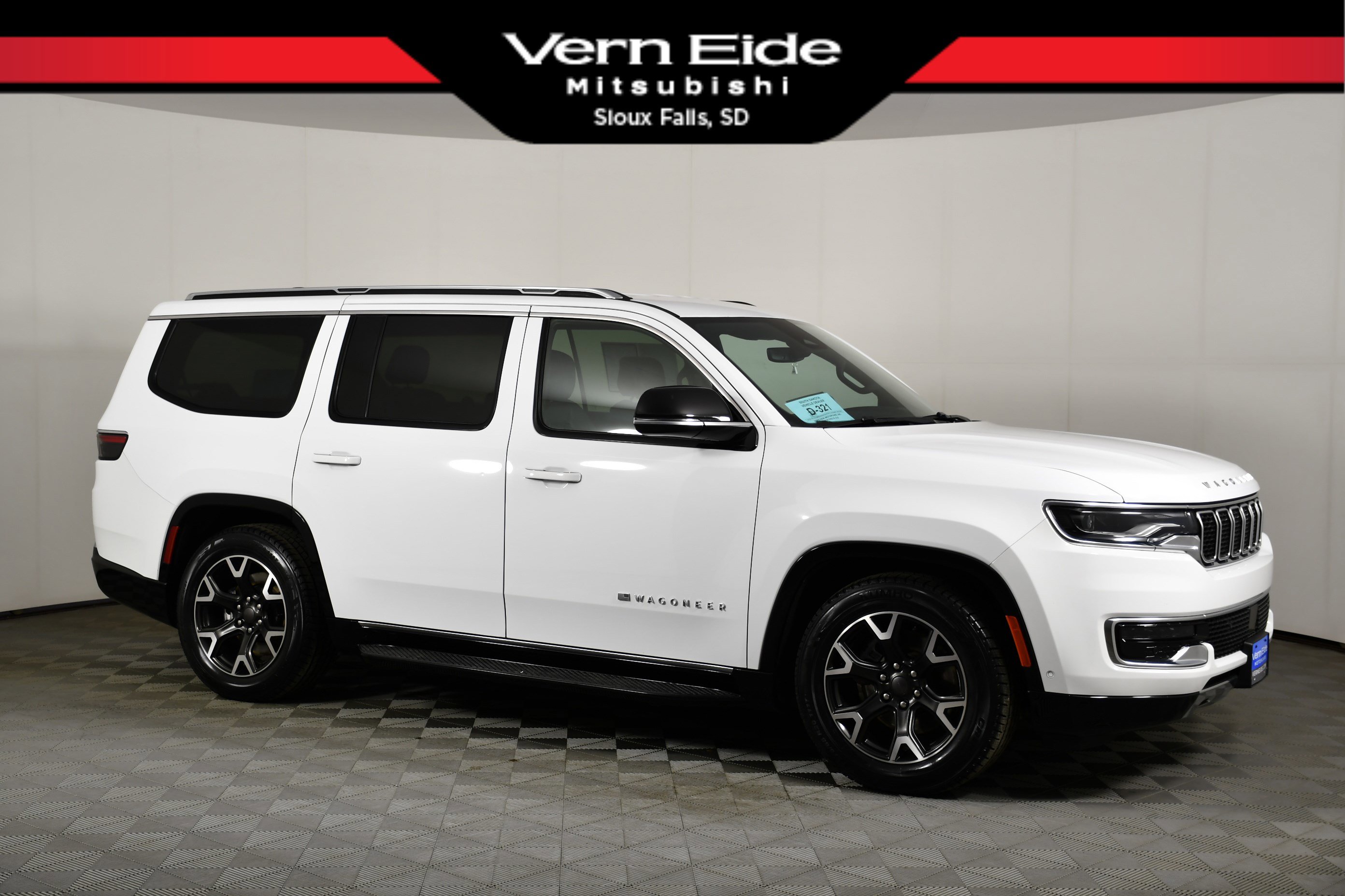 Used 2024 Jeep Wagoneer Series III AWD/4WD image 1