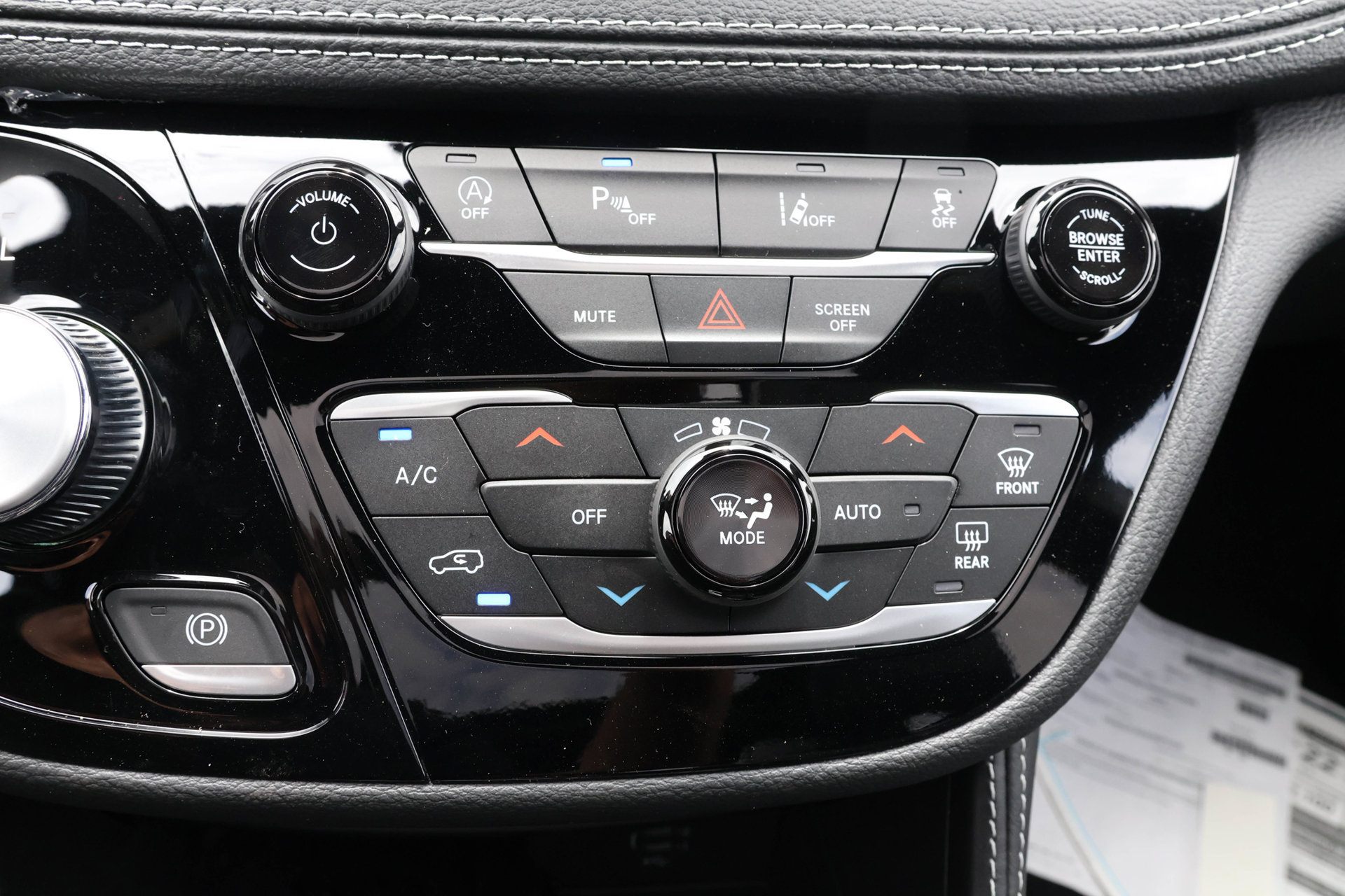 New 2027 Chrysler Pacifica Limited FWD image 23