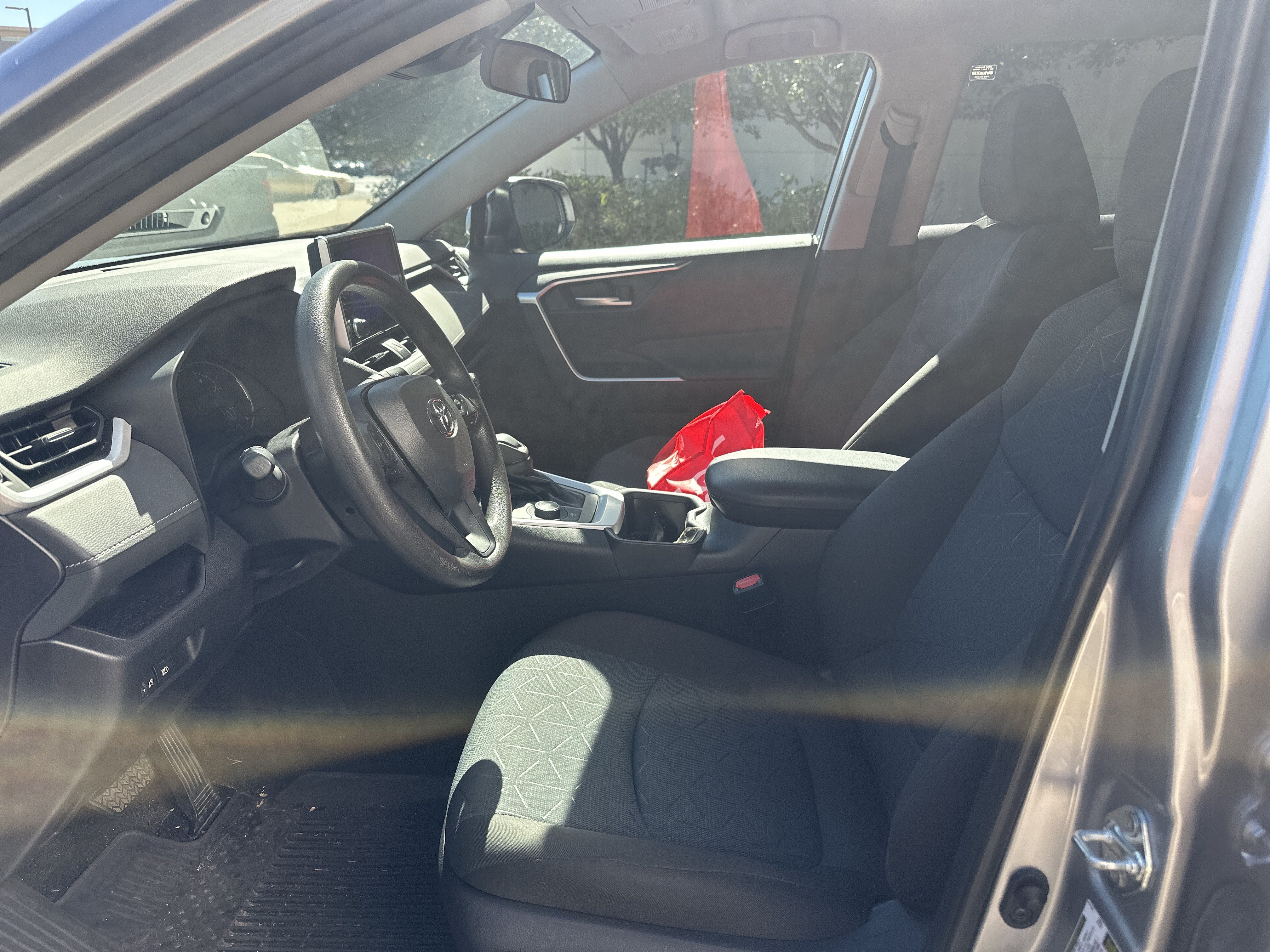 Used 2025 Toyota RAV4 XLE AWD/4WD image 7