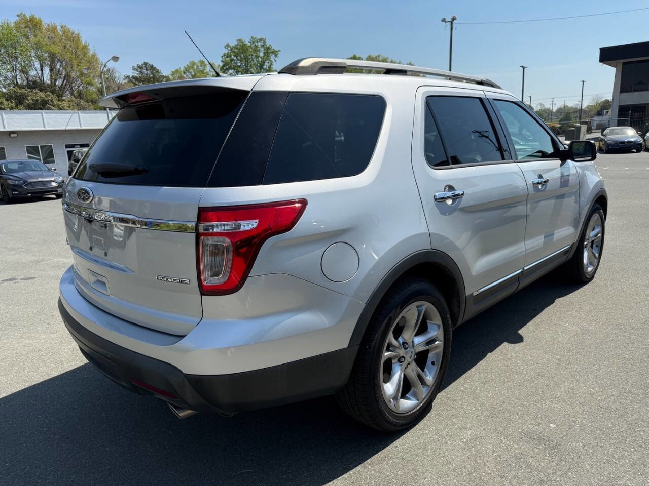 Used 2014 Ford Explorer Limited w/ Equipment Group 302A FWD image 4