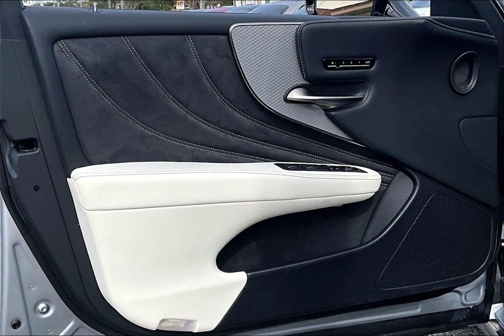 Used 2021 Lexus LS 500 F Sport w/ Accessory Package (Z2) image 17