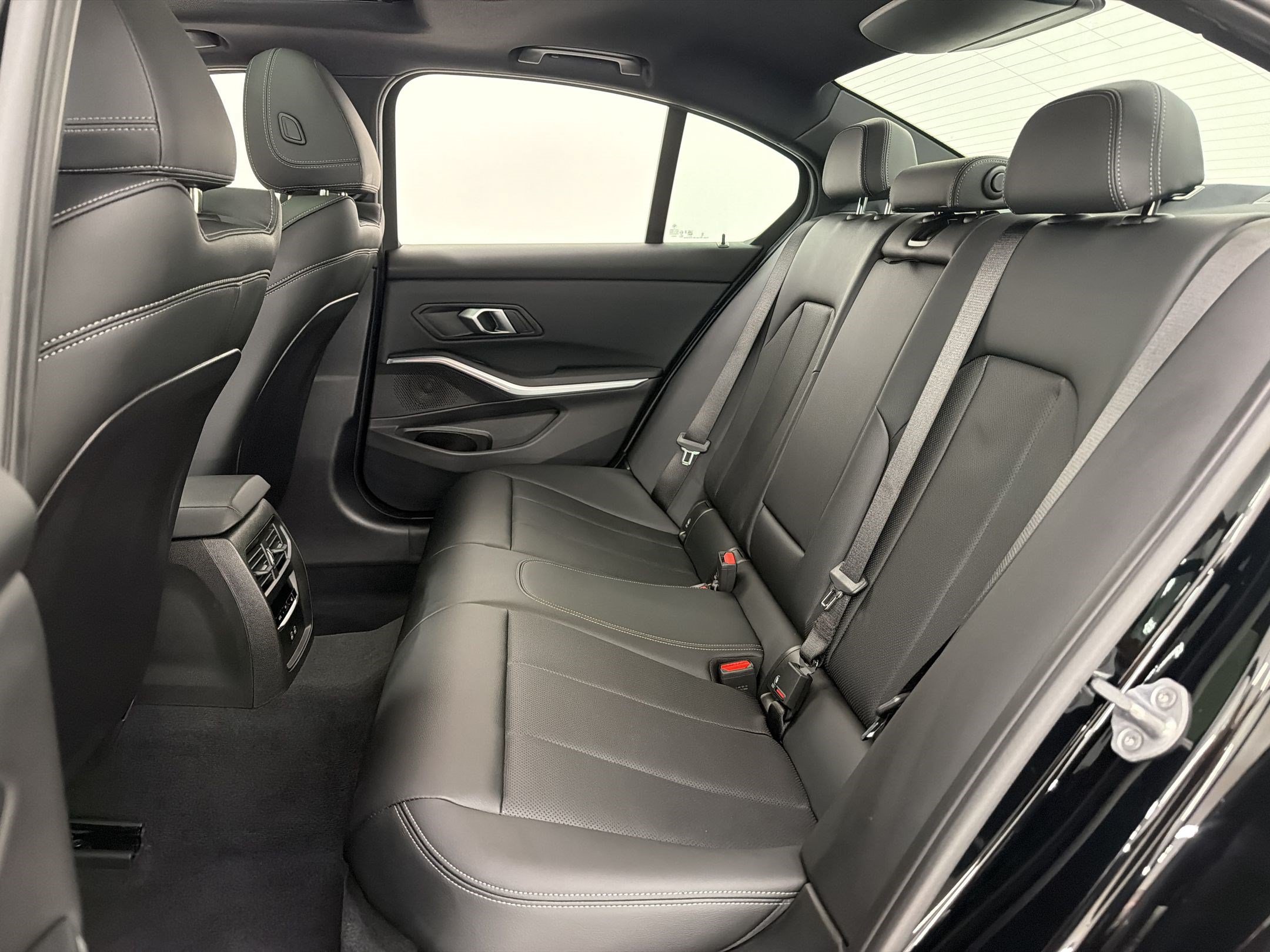 New 2026 BMW 330i Sedan w/ Premium Package RWD image 25