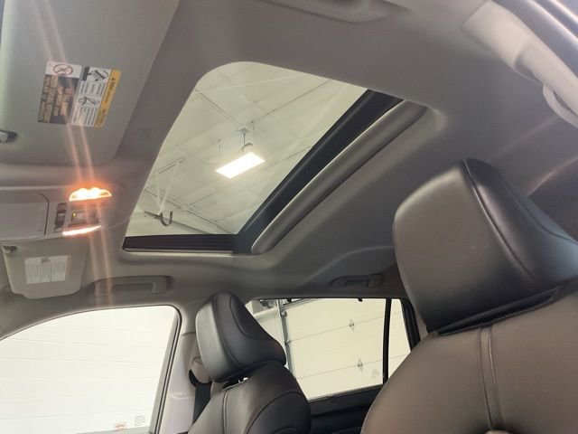 Used 2020 Toyota Highlander XLE AWD/4WD image 18