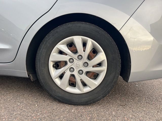 Used 2017 Hyundai Elantra SE image 12