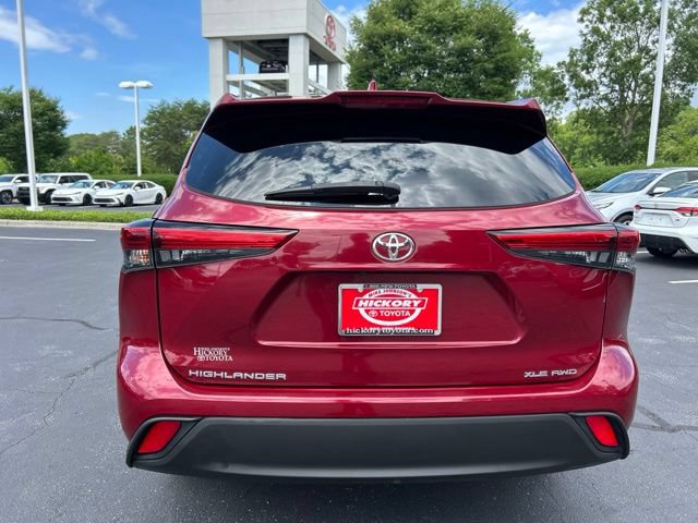 Used 2020 Toyota Highlander XLE AWD/4WD image 8