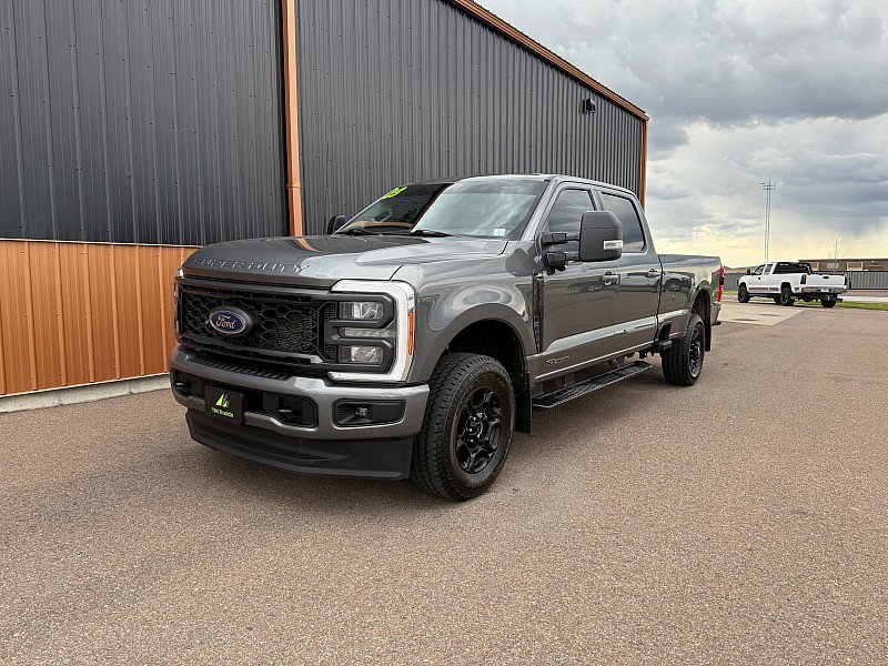 Used 2023 Ford F350 XLT w/ XLT Premium Package AWD/4WD image 2