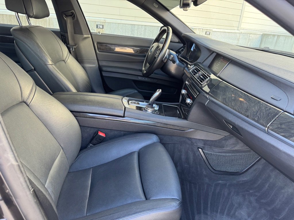 Used 2015 BMW 740Li image 25