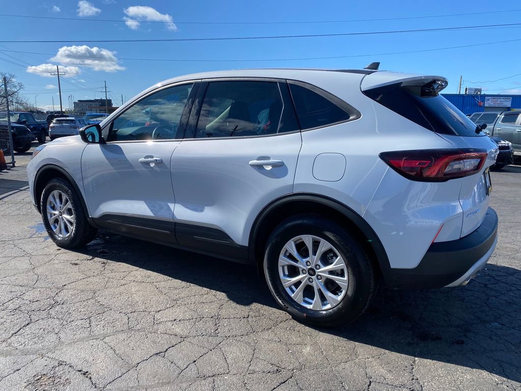Used 2025 Ford Escape Active AWD/4WD image 6