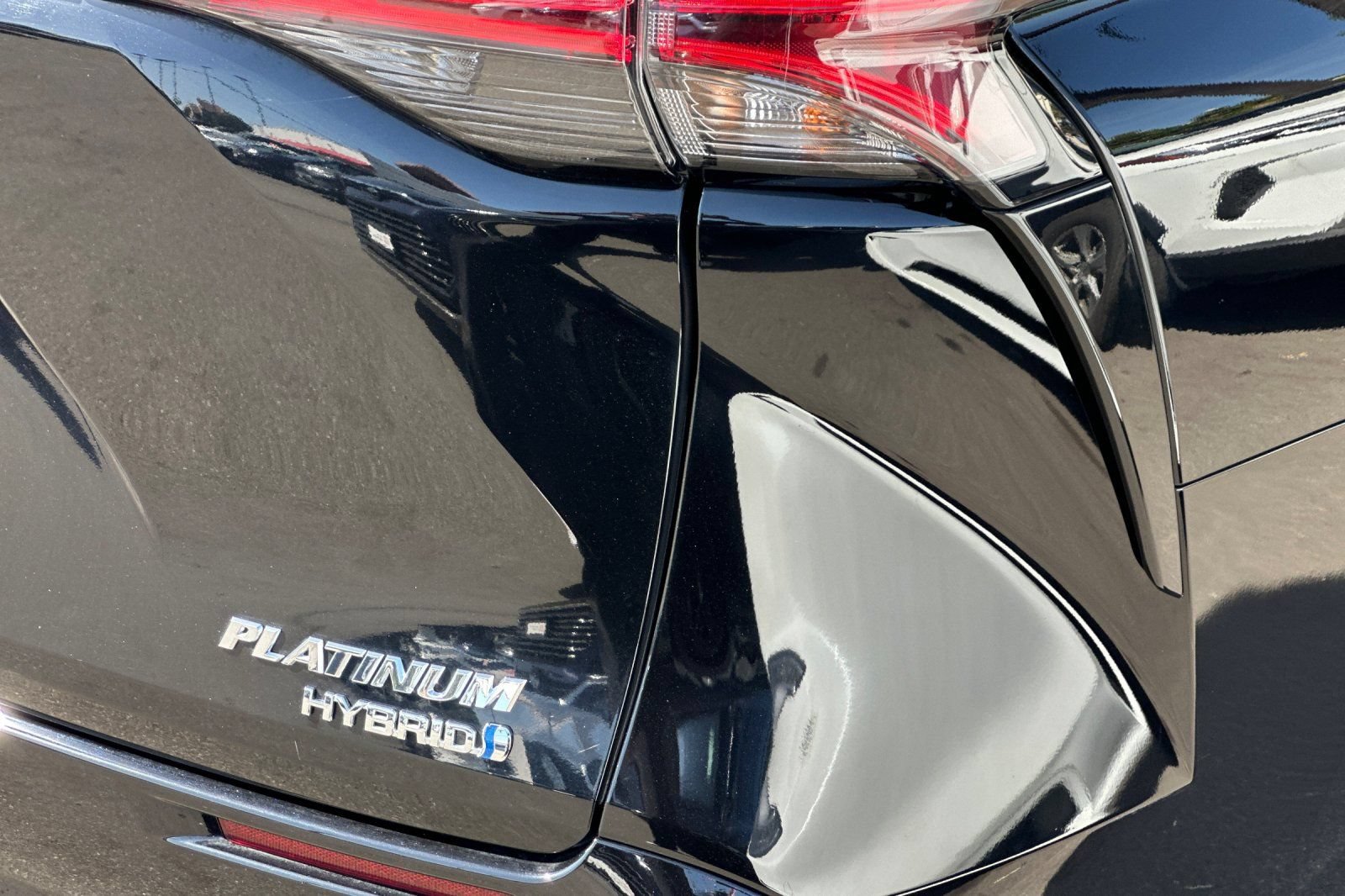 Certified 2022 Toyota Sienna Platinum FWD image 29