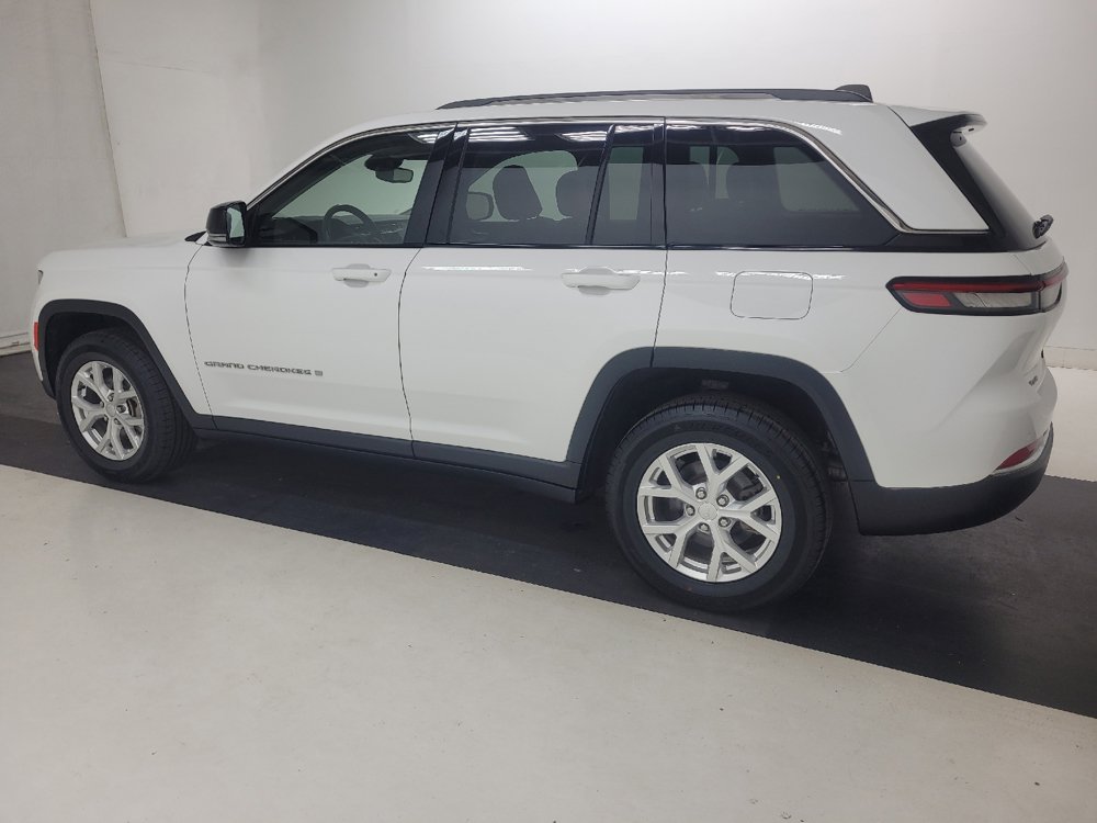 Used 2023 Jeep Grand Cherokee Limited AWD/4WD image 3