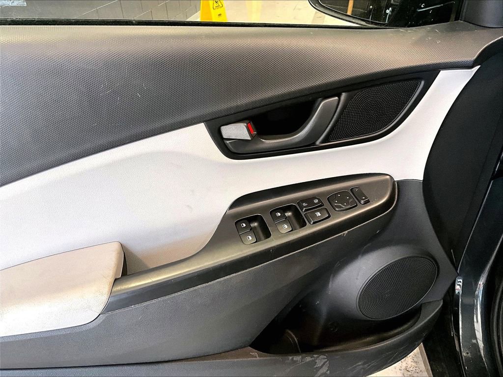 Used 2023 Hyundai Kona SEL image 10
