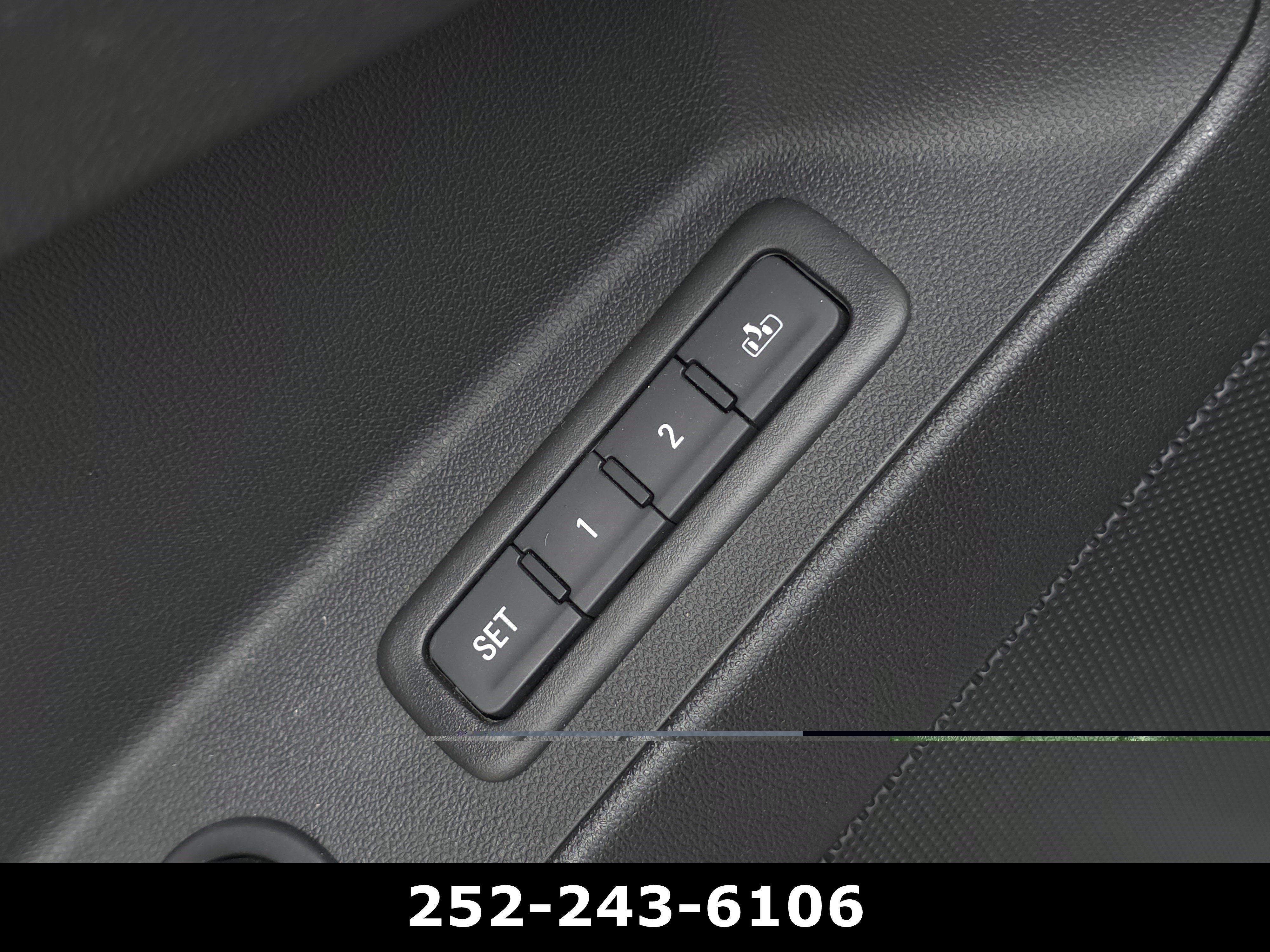 Used 2020 Chevrolet Equinox Premier FWD image 12