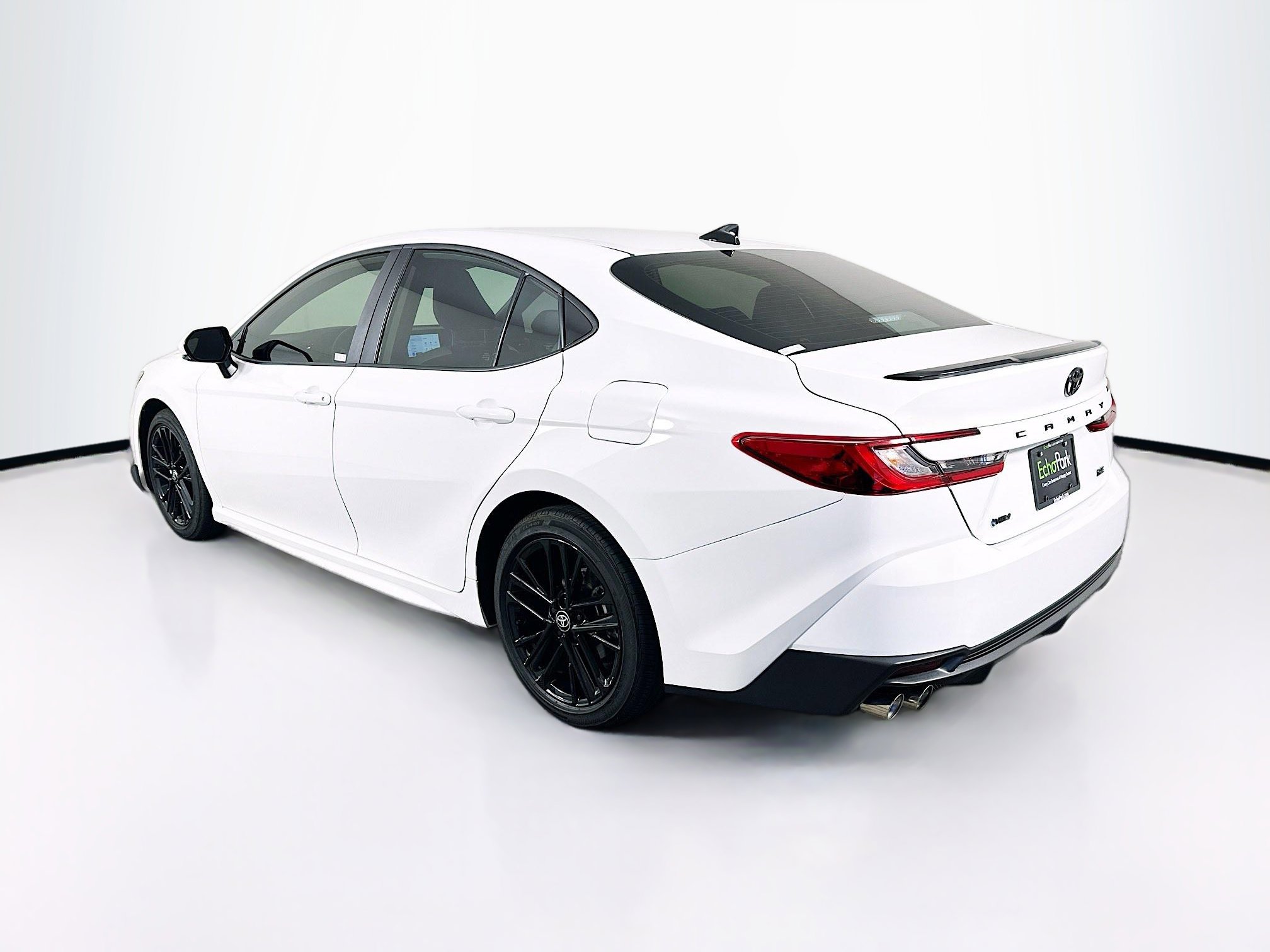 Used 2025 Toyota Camry SE image 5
