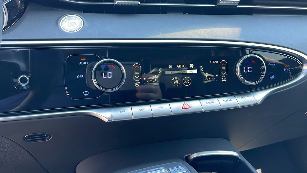 Used 2025 Genesis GV70 2.5T w/ Select Package image 21