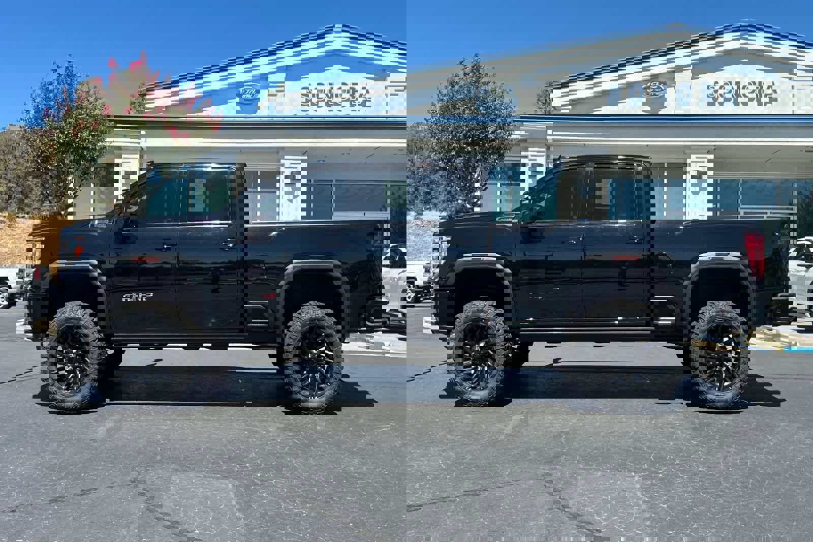Used 2023 GMC Sierra 3500 AT4 w/ AT4 Premium Plus Package image 7