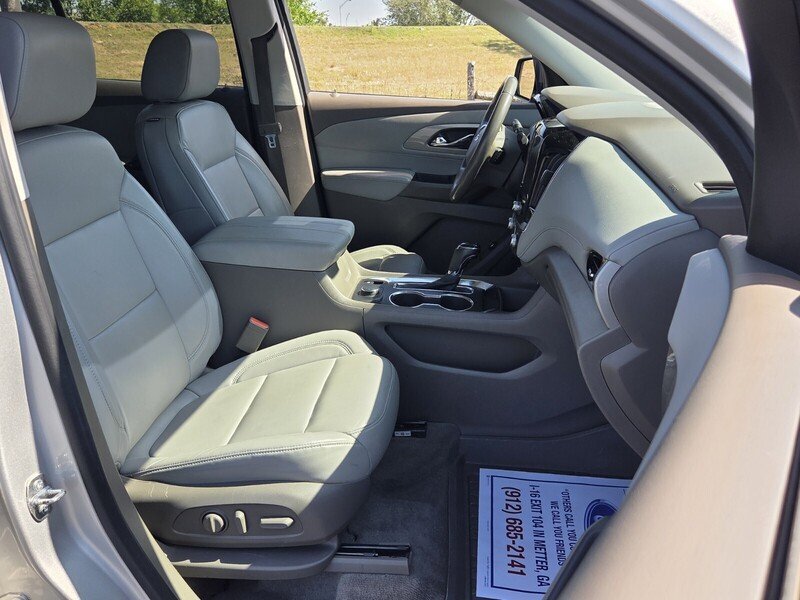 Used 2020 Chevrolet Traverse LT w/ LT Premium Package AWD/4WD image 18