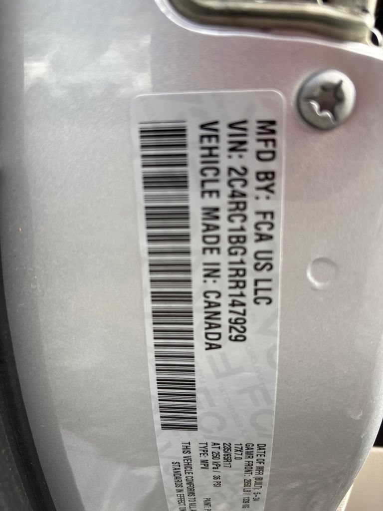 Used 2024 Chrysler Pacifica Touring-L FWD image 10