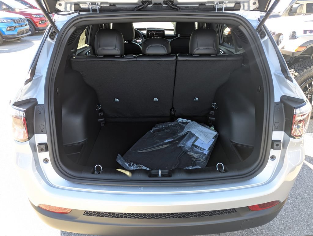 New 2026 Jeep Compass Latitude AWD/4WD image 30