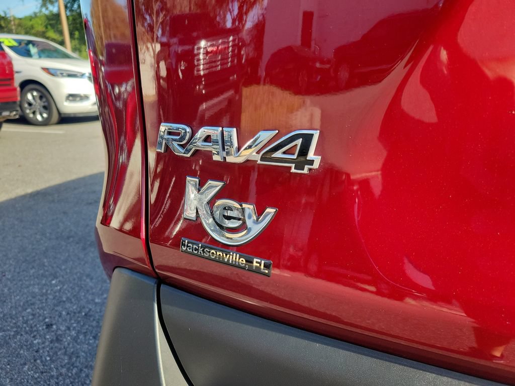 Used 2020 Toyota RAV4 LE FWD image 9