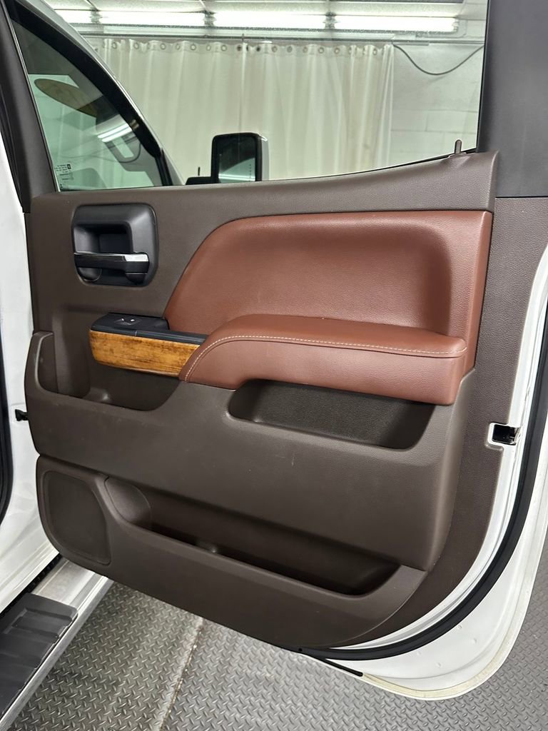 Used 2015 Chevrolet Silverado 2500 High Country w/ High Country Premium Package image 32