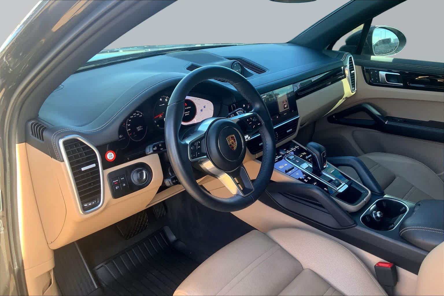 Used 2022 Porsche Cayenne AWD/4WD image 18